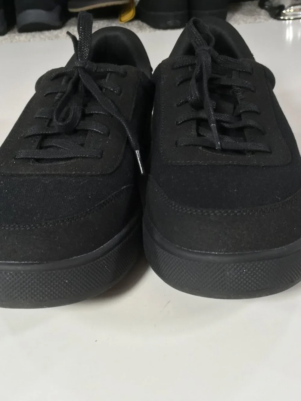 Kizik Prague Lace Up Sneakers Kids Size 7Y Black Canvas Suede